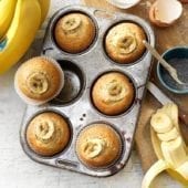 Lemon chia seeds muffins with Chiquita banana